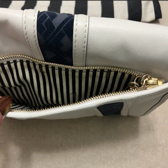 L.A.M.B. Clutch - Picture 8 of 9